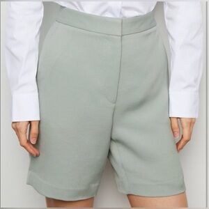 Aritzia Babaton Size 12 Borna Tailored 7” Shorts - Green